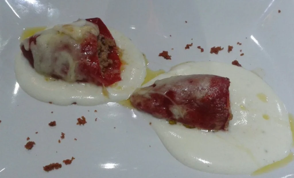 Pimientos rellenos de carne y bechamel: la combinación que enamora 3 Pimientos Rellenos de Carne a la Bechamel