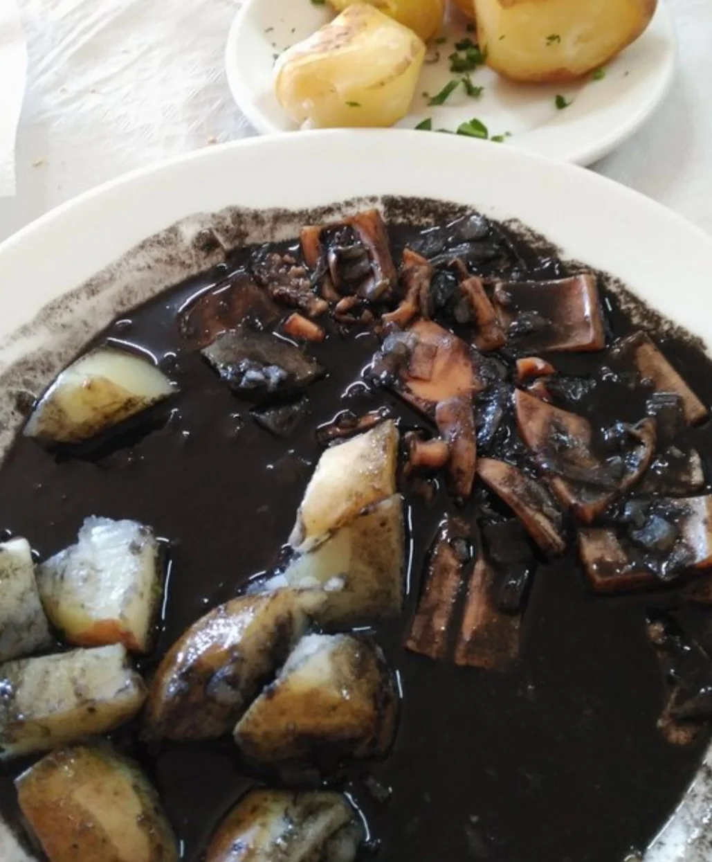 Patatas con Potas en su Tinta