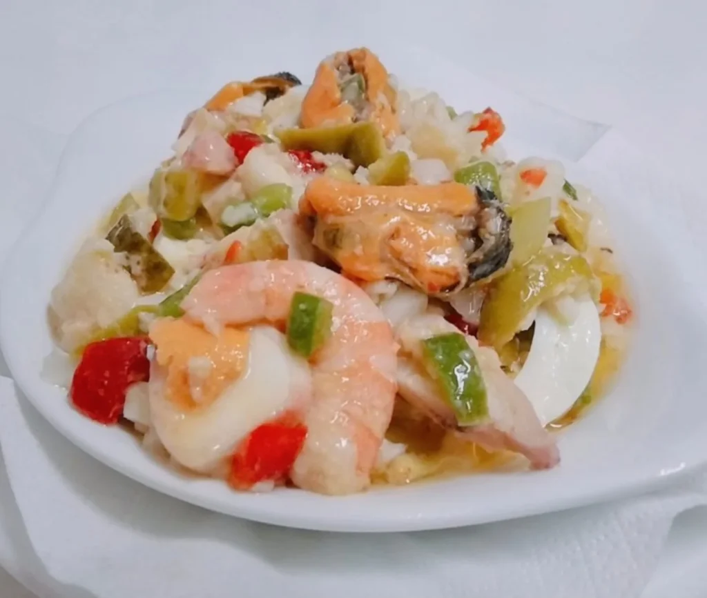 Salpicón de marisco: cuando el océano se convierte en ensalada 3 Salpicón de Marisco