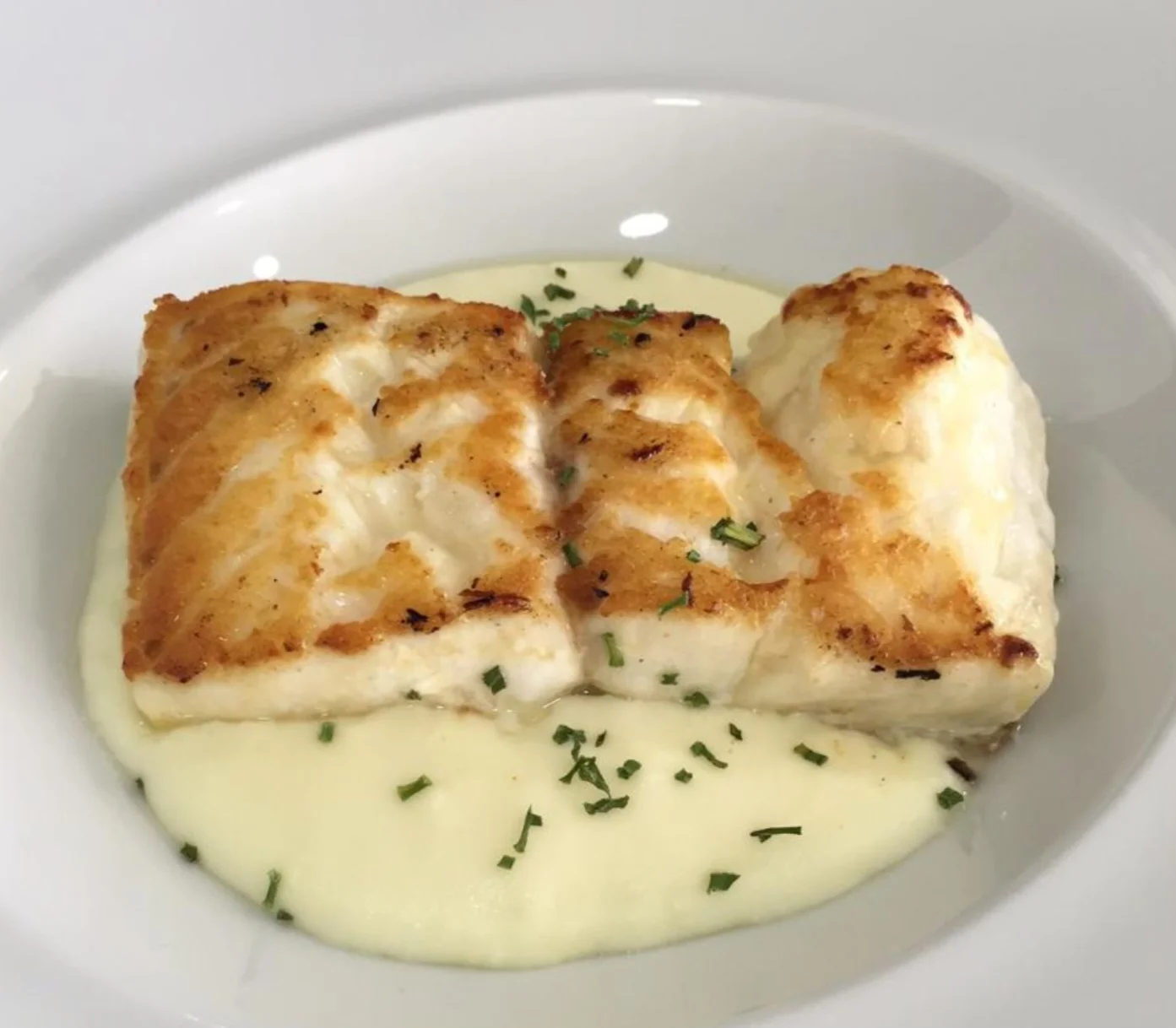 Merluza Rellena sobre Crema de Patatas y Puerros