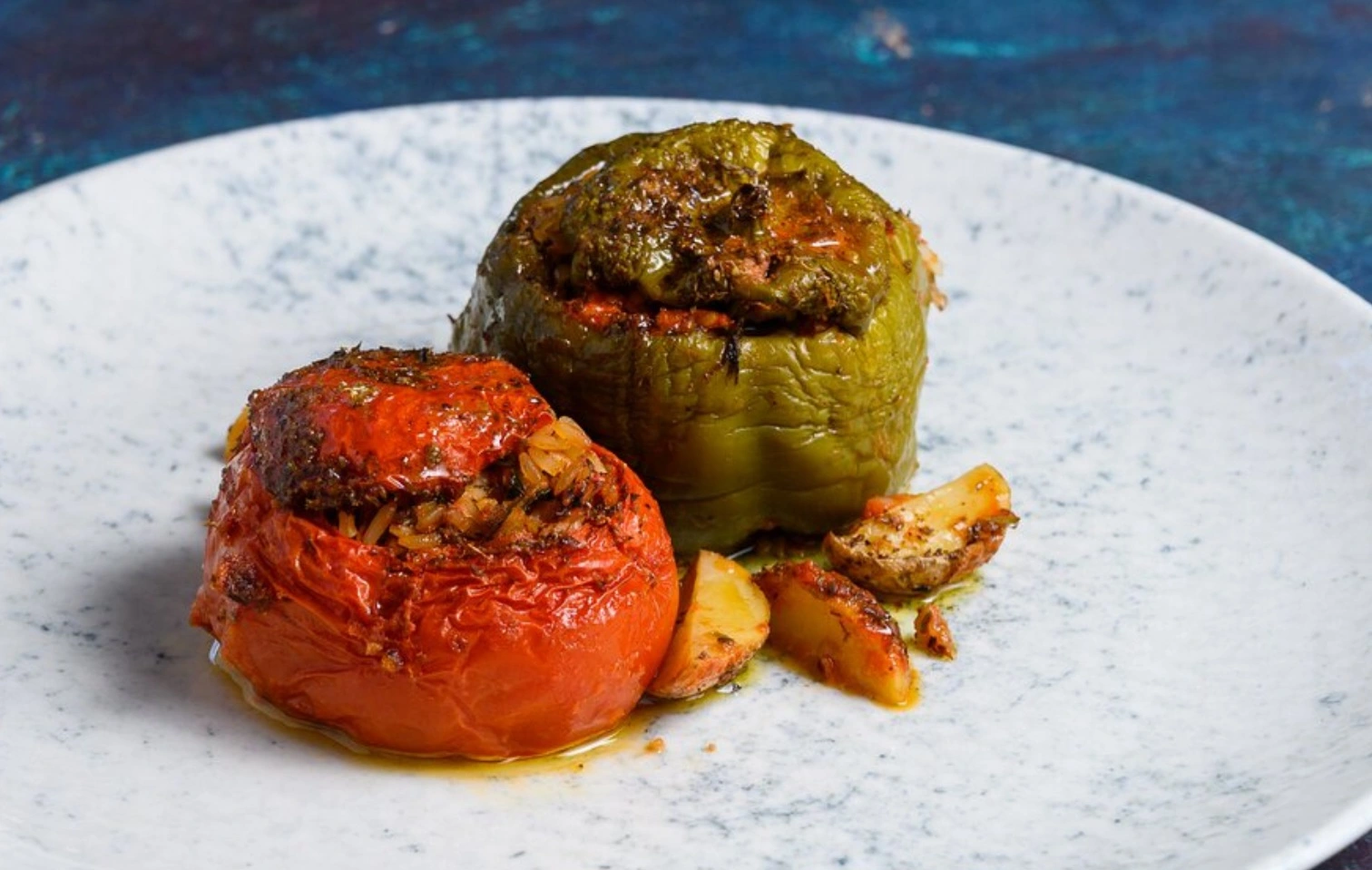 Tomates Rellenos de Arroz y Verduras al Horno